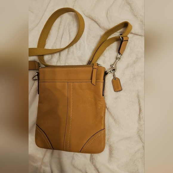 COACH Camel VINTAGE crossbody slingback with adjustable strap - Picture 7 of 7